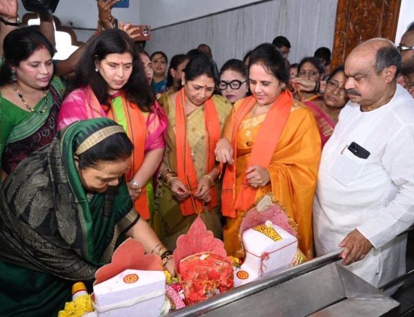 मातृशक्ति की आस्था का अद्भुत संगम, पुरन्दर मिश्रा के नेतृत्व में 2100 महिलाओं ने भगवान जगन्नाथ को अर्पित किया रक्षा सूत्र
