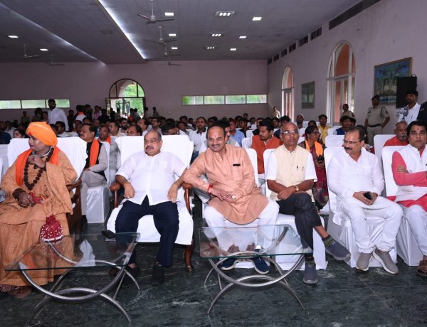 मुख्यमंत्री सहित जनप्रतिनिधियों के साथ विधायक पुरंदर मिश्रा ने सुनी प्रधानमंत्री मोदी की ‘मन की बात’