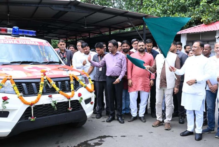 सीएम साय ने धरसींवा विधानसभा के लिए एम्बुलेंस को दिखाई हरी झंडी