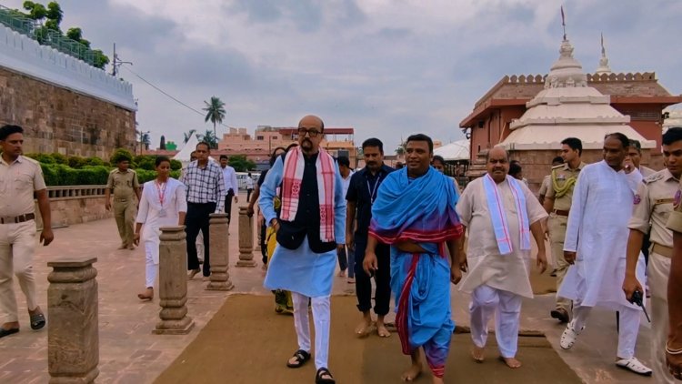 महामहिम राज्यपाल श्री रमेन डेका जी एवं विधायक श्री पुरन्दर मिश्रा जी ने सपत्नीक किए महाप्रभु जगन्नाथ के दर्शन