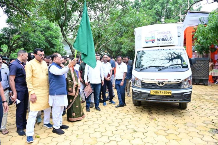 अब स्कूल पहुंचेगी विज्ञानशाला, मुख्यमंत्री ने ‘साइंस ऑन व्हील्स’ को दिखाई हरी झंडी