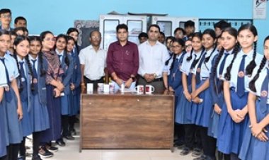 पीएम श्री स्कूल तिल्दा का 'स्टूडेंट स्टोर' बना मिसाल: मंत्री टंक राम वर्मा ने बच्चों की उद्यमिता व हुनर को सराहा