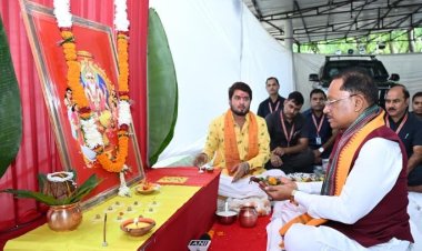 सीएम हाउस में मुख्यमंत्री साय ने की भगवान विश्वकर्मा की पूजा
