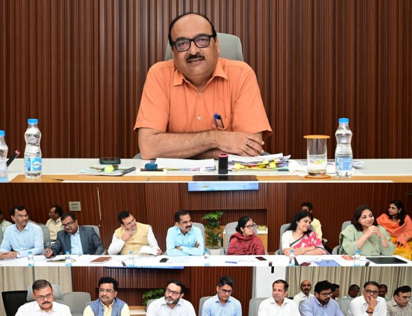 मुख्य सचिव ने विभागों में रिक्त पदों और भर्तियों की स्थिति की ली उच्च स्तरीय बैठक