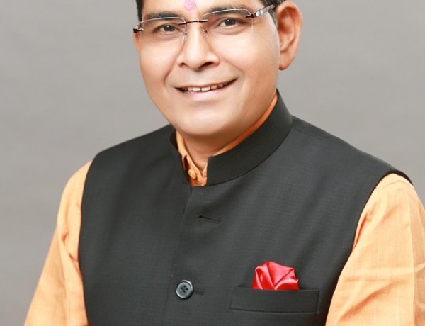 युवाओं के आत्मविश्वास और व्यक्तित्व विकास की दिशा में एक मील का पत्थर- मंत्री श्री टंक राम वर्मा  उच्च शिक्षा विभाग की विशेष पहल  छत्तीसगढ़ के जनजातीय क्षेत्रों के युवाओं का अंग्रेजी सम्प्रेषण कौशल संवरेगा