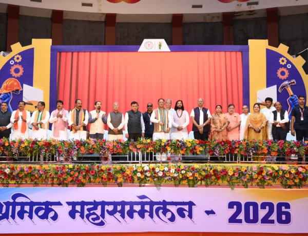श्रमिकों के परिश्रम से गढ़ रहा विकसित छत्तीसगढ़, सरकार ने दी बड़ी सौगात -पुरन्दर मिश्रा  श्रमवीरों के परिश्रम से बन रहा समृद्ध छत्तीसगढ़   श्रमिक हित में सरकार की तीन बड़ी घोषणाएं, 1.43 लाख से अधिक श्रमिकों को ₹51.32 करोड़ से अधिक की सहायता -
