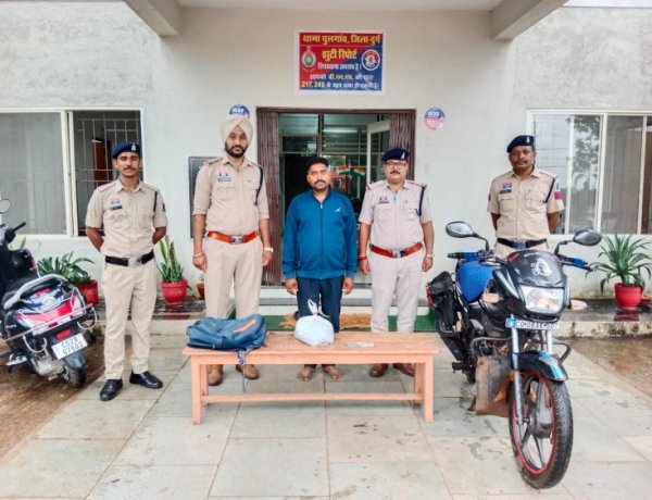 शिवनाथ नदी किनारे गांजा बेचने ग्राहक तलाश रहा था आरोपी, 1.644 किलो गांजा समेत ₹88,600 का सामान जब्त