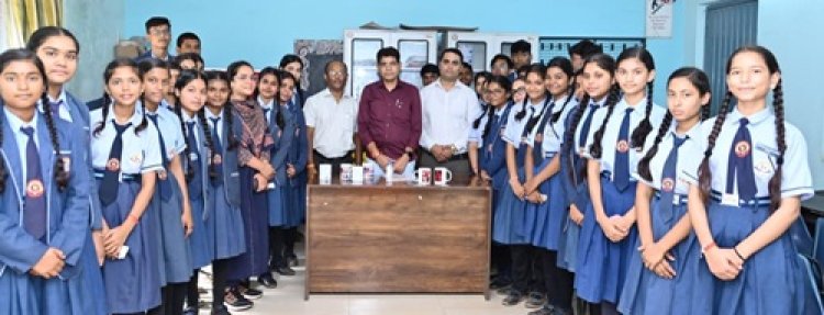 पीएम श्री स्कूल तिल्दा का 'स्टूडेंट स्टोर' बना मिसाल: मंत्री टंक राम वर्मा ने बच्चों की उद्यमिता व हुनर को सराहा