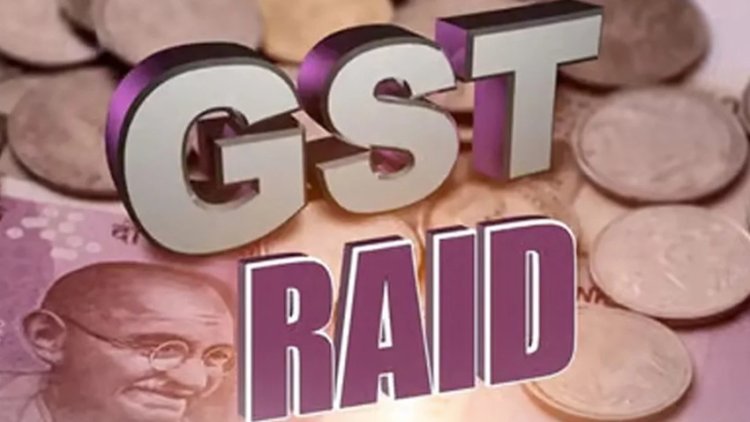 गुटखा गोदाम पर जीएसटी की रेड: 2 मशीनें और 30 बोरा माल जब्त