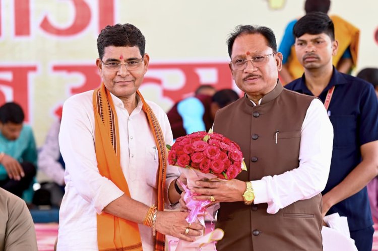 राजस्व मंत्री श्री टंकराम वर्मा के निवास पर आयोजित तीज मिलन समारोह में शामिल हुए मुख्यमंत्री श्री साय