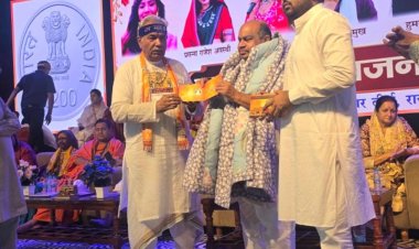 पूज्य शदाणी दरबार की भजन संध्या में शामिल हुए विधायक पुरन्दर मिश्रा, संत श्री युधिष्ठिर जी महाराज से प्राप्त किया आशीर्वाद