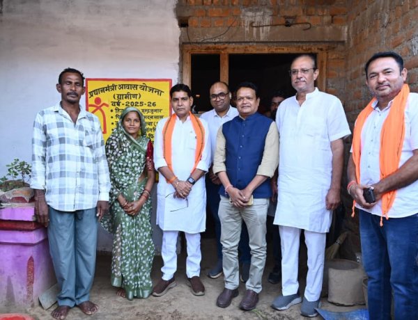 अंतिम व्यक्ति का उत्थान और सर्वसमावेशी विकास ही हमारी प्रतिबद्धता: राजस्व मंत्री श्री टंक राम वर्मा  सुशासन और सर्वव्यापी विकास का नया दौर  योजनाओं का मिला लाभ, तो संवर गया जीवन   मोहला-मानपुर में मंत्री टंक राम वर्मा ने जाना योजनाओं का जमीनी असर