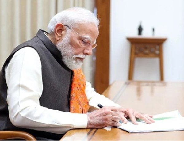 मोदी कैबिनेट ने बड़े फैसले लेकर महीने भर पहले ही जनता को दे दिया दीपावली गिफ्ट