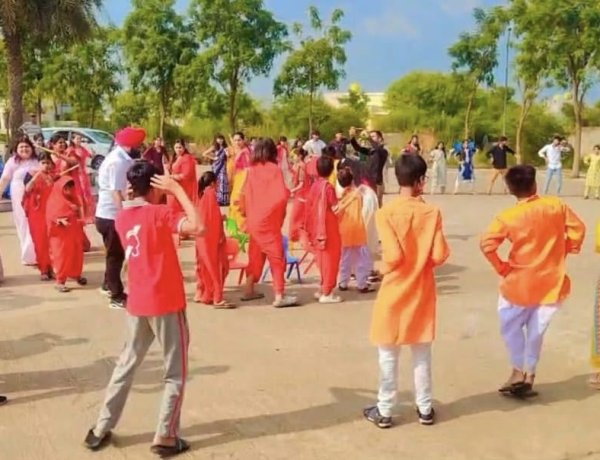 दिव्यरूपेण गरबा कन्या पूजन कन्या भोज का भव्य आयोजन किया प्रत्युषा फाउंडेशन ने