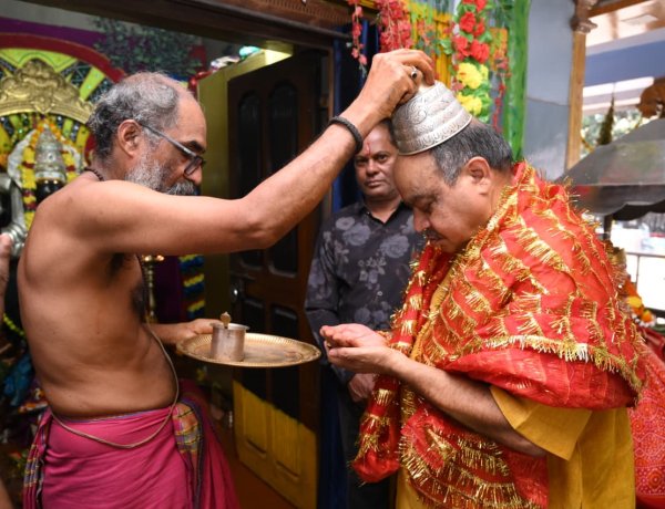 सोलहपुरी माता के दरबार में विधायक पुरन्दर मिश्रा ने की पूजा-अर्चना, प्रदेशवासियों की सुख-समृद्धि की कामना