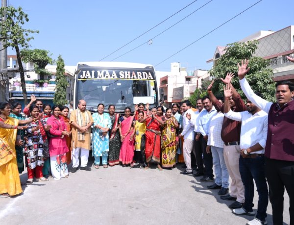 माँ जतमई एवं माँ घटारानी के पावन दर्शन हेतु मातृशक्तियों को विधायक पुरन्दर मिश्रा ने किया रवाना  श्रद्धा, भक्ति और आस्था के साथ मातृशक्तियों की धार्मिक यात्रा का शुभारंभ