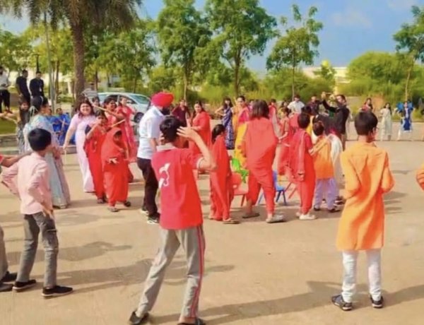 दिव्यरूपेण गरबा कन्या पूजन कन्या भोज का भव्य आयोजन किया प्रत्युषा फाउंडेशन ने