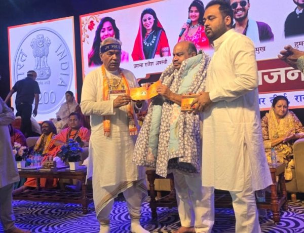 पूज्य शदाणी दरबार की भजन संध्या में शामिल हुए विधायक पुरन्दर मिश्रा, संत श्री युधिष्ठिर जी महाराज से प्राप्त किया आशीर्वाद