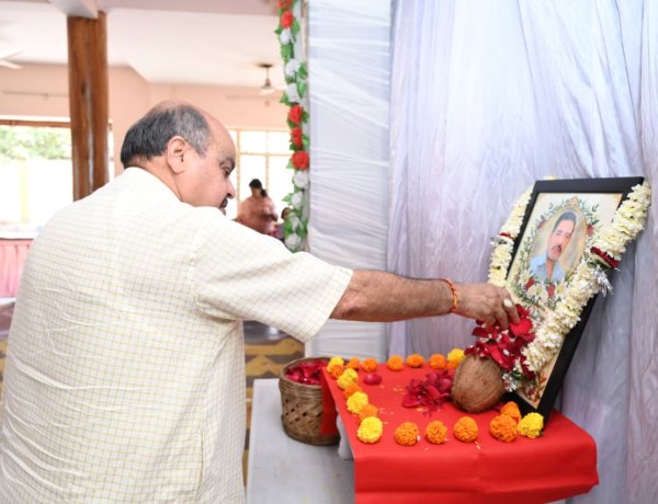 स्वर्गीय योगेश शर्मा जी को विधायक पुरन्दर मिश्रा ने अर्पित की भावभीनी श्रद्धांजलि