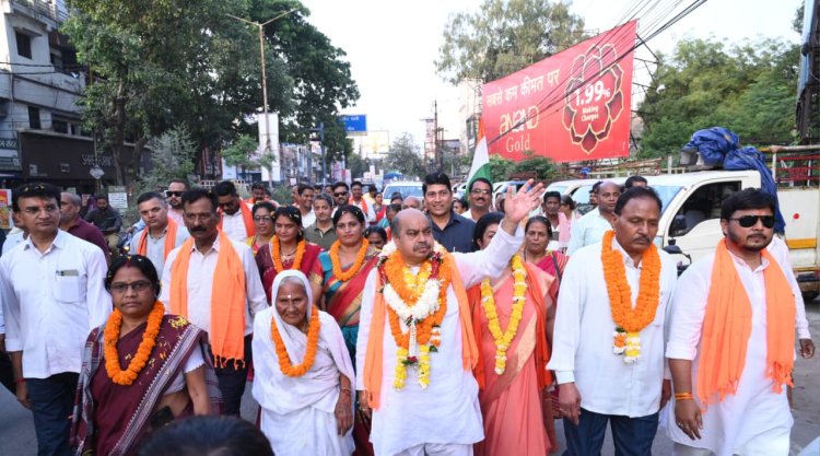 नशामुक्त समाज के संकल्प के साथ सातवें दिन भी जारी रहा पुरन्दर मिश्रा का जनजागरण अभियान  लाल चौक से शुरू हुई पदयात्रा, महापुरुषों की प्रतिमाओं पर माल्यार्पण और मंदिरों में पूजा-अर्चना कर सुख-शांति एवं समृद्धि की कामना
