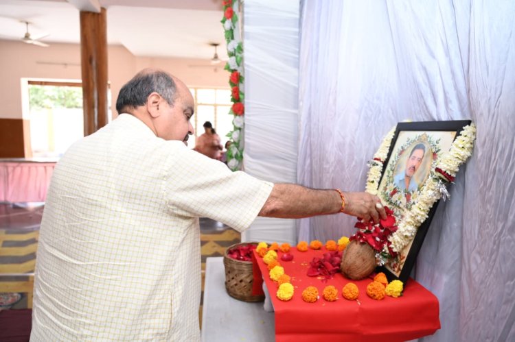 स्वर्गीय योगेश शर्मा जी को विधायक पुरन्दर मिश्रा ने अर्पित की भावभीनी श्रद्धांजलि